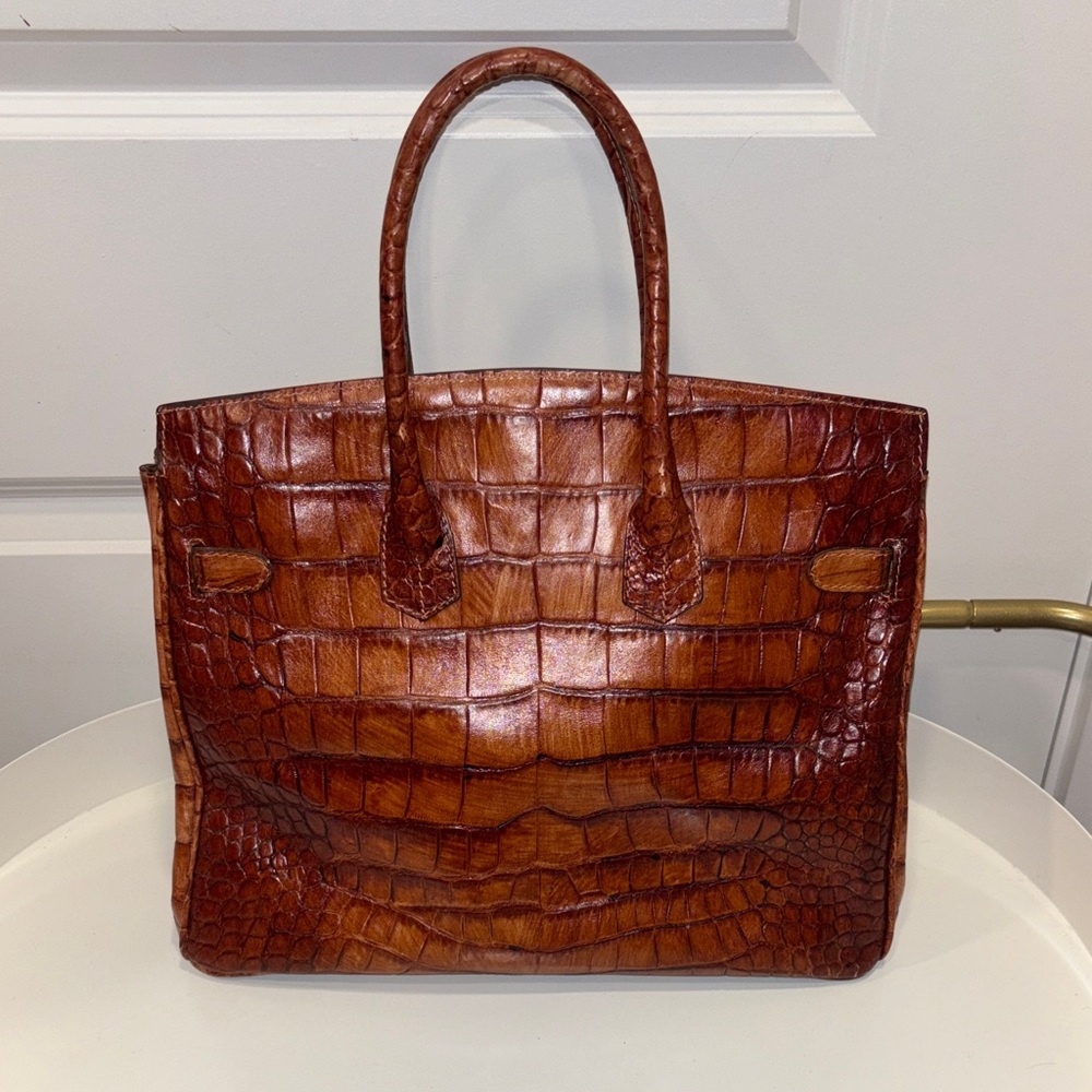 Sophisticated Brown Crocodile Leather Handbag - Picture 7 of 15